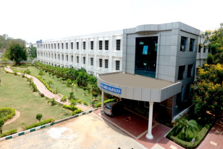 https://cache.careers360.mobi/media/colleges/social-media/media-gallery/3948/2021/8/10/Campus View of Kuppam Engineering College Kuppam_Campus-View.jpg